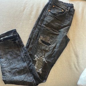 Men’s slim fit low rise with slim leg jean